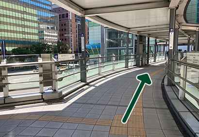 ④ バスセンター入口前の通路